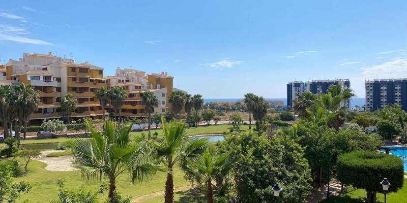 Relive summers of sun, beach and golf in our properties for sale in Orihuela Costa