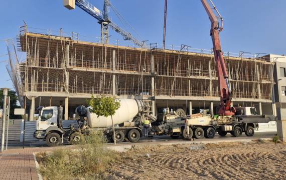 Be amazed by the rapid construction of the 2nd phase of the Sol y Vida residential development: modern new build apartments for sale in Torre Pacheco